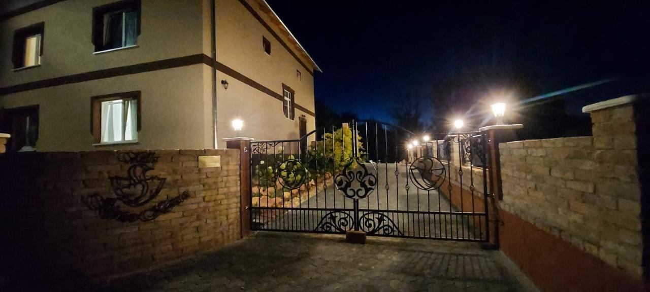 Villa Verteskacsa Vertesacsa ภายนอก รูปภาพ
